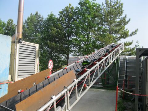 Glass bottle conveyor transport