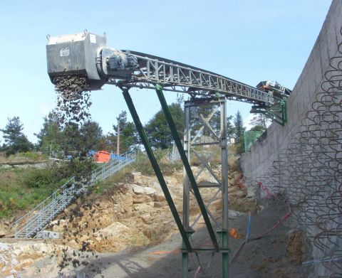 Belt conveyor for concrete